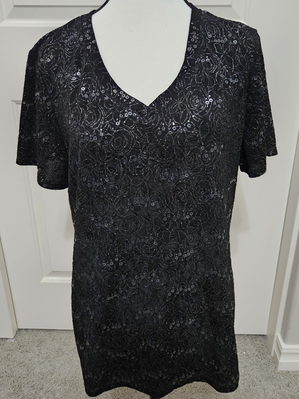 White Stag Black Sequin Lace V-Neck Short Sleeve Top